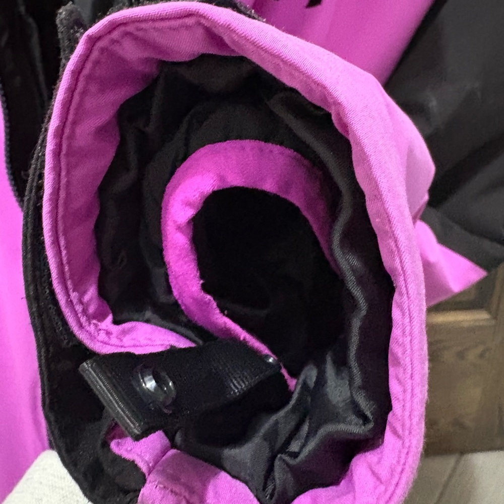 Under Armour Kids Puffer Jacket in Vibrant Pink and Black - Picture 7 of 10
